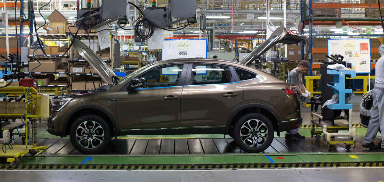Renault остановил производство машин в России и думает над долей в «АВТОВАЗе»